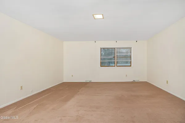 $3,500 | 3 Springwood Manor Drive, Colonie, NY 12211