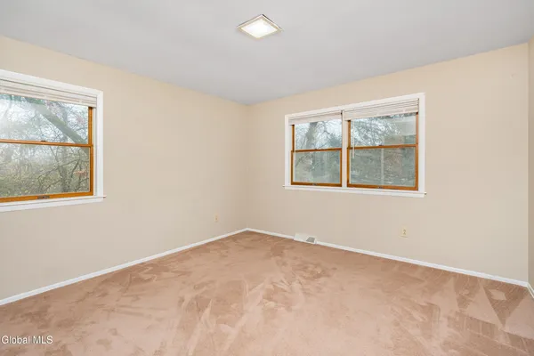 $3,500 | 3 Springwood Manor Drive, Colonie, NY 12211