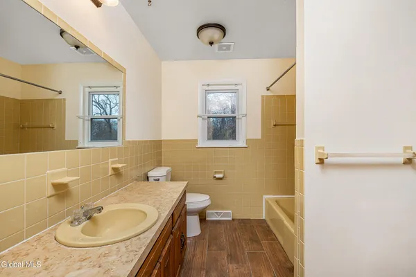 $3,500 | 3 Springwood Manor Drive, Colonie, NY 12211