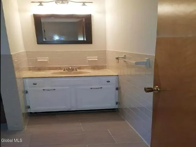 $3,500 | 3 Springwood Manor Drive, Colonie, NY 12211