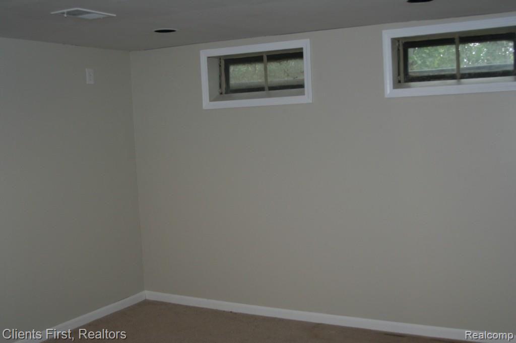 29805 Farmington Road Farmington Hills, MI 48331 - Photo 28 of 36