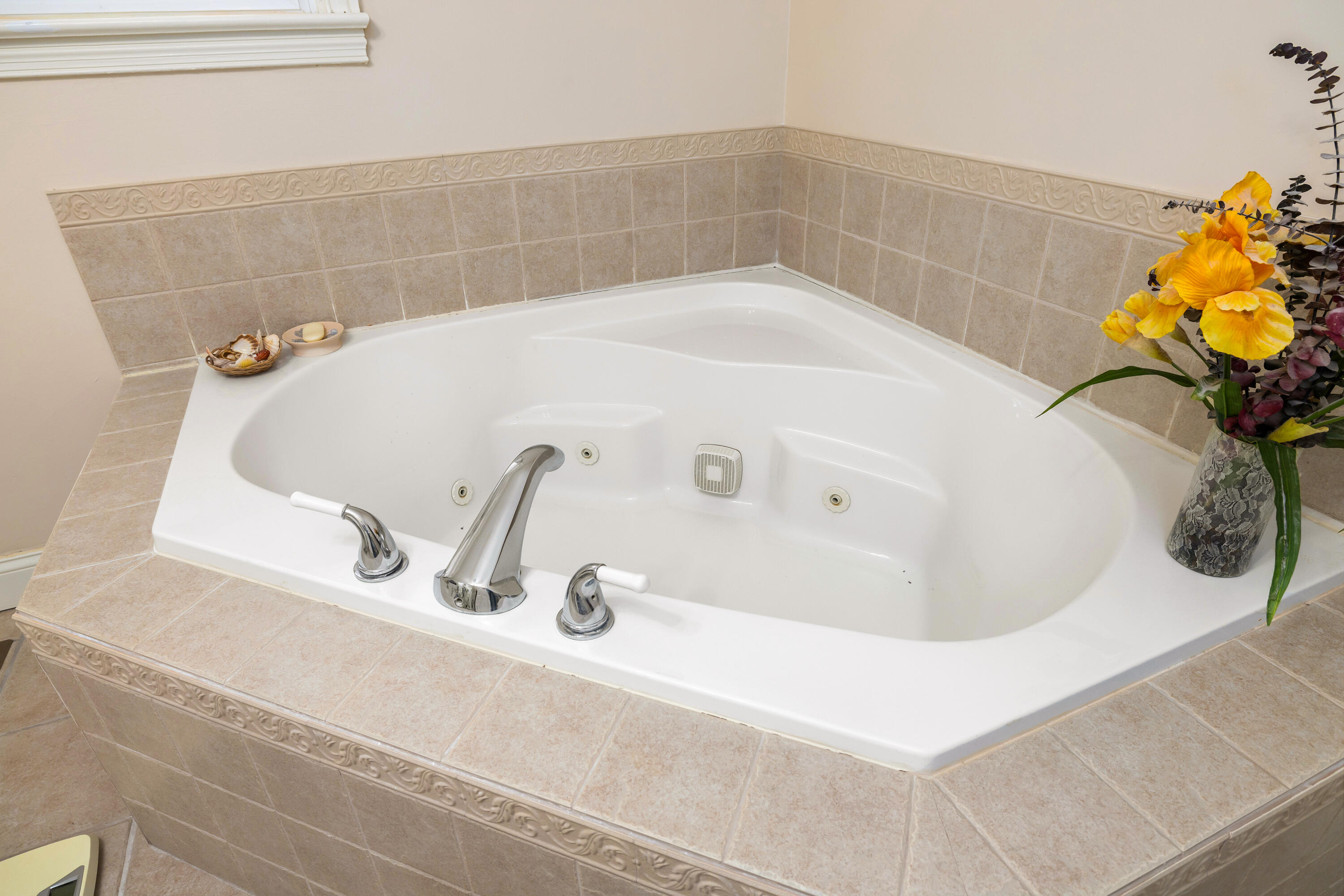 543 West Calhoun Street Sumter, SC 29150 - Photo 36 of 41 beautiful corner tub