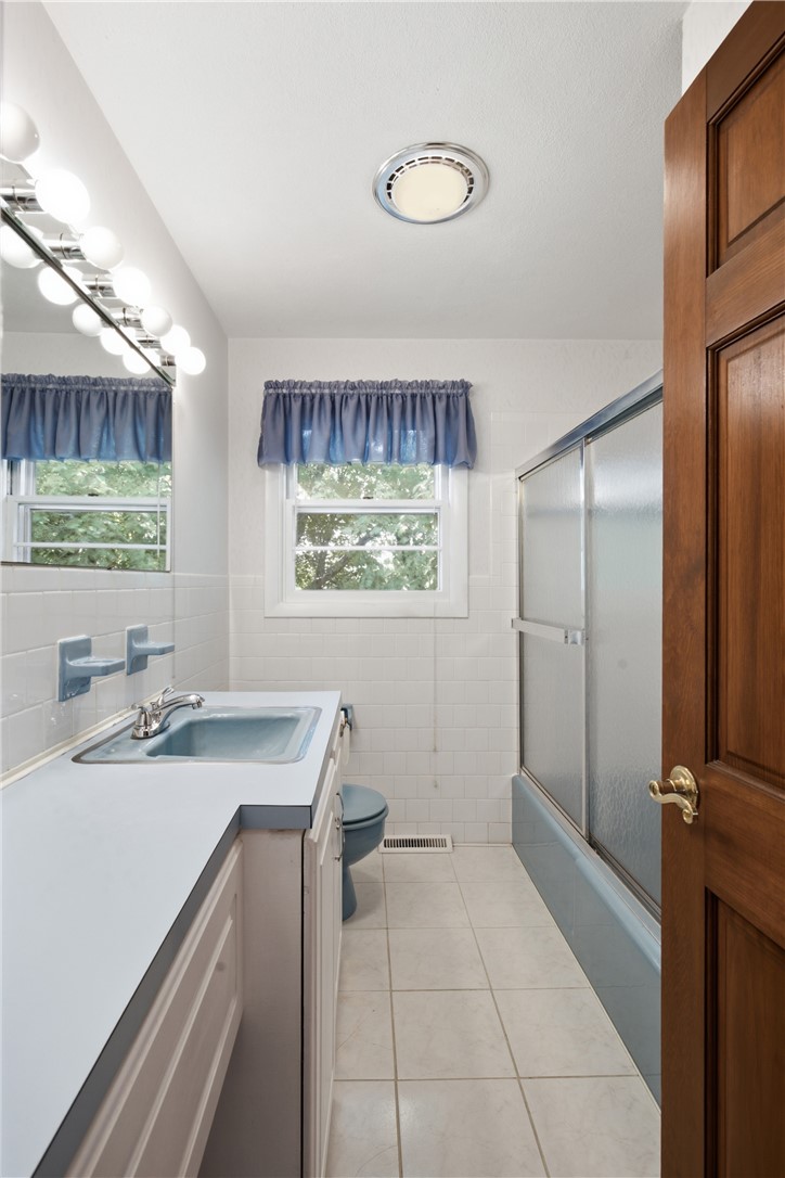 251 Madeleine Avenue Woonsocket, RI 02895 - Photo 15 of 44