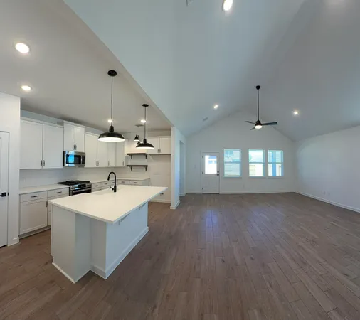 $2,599 | 4819 Legends Bay Drive, Baytown, TX 77523