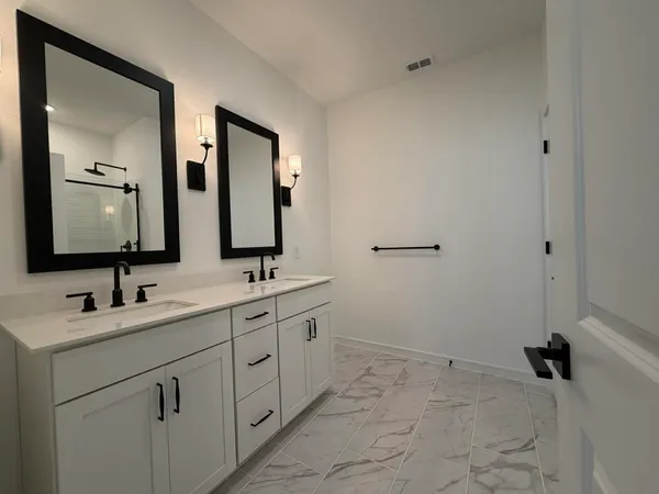 $2,599 | 4819 Legends Bay Drive, Baytown, TX 77523