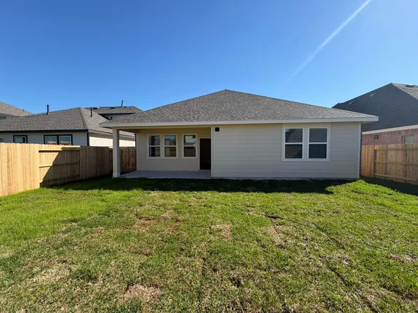 $2,599 | 4819 Legends Bay Drive, Baytown, TX 77523