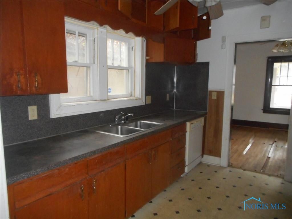 1427 Addington Road Toledo, OH 43607 - Photo 7 of 28 Gallery Image 7