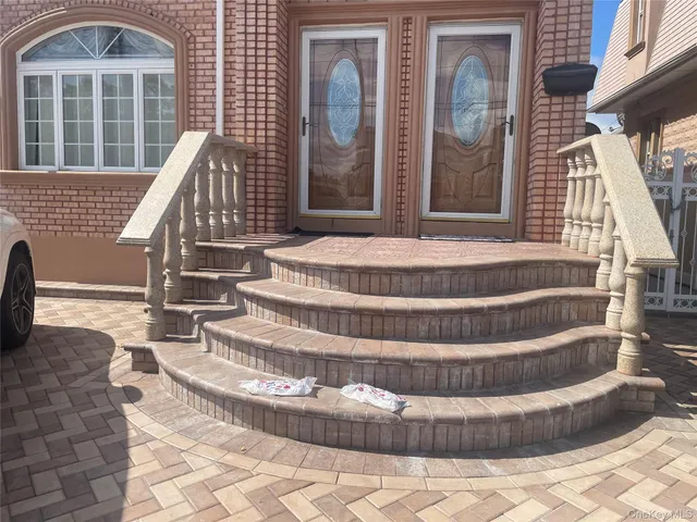 a view of entryway with a front door