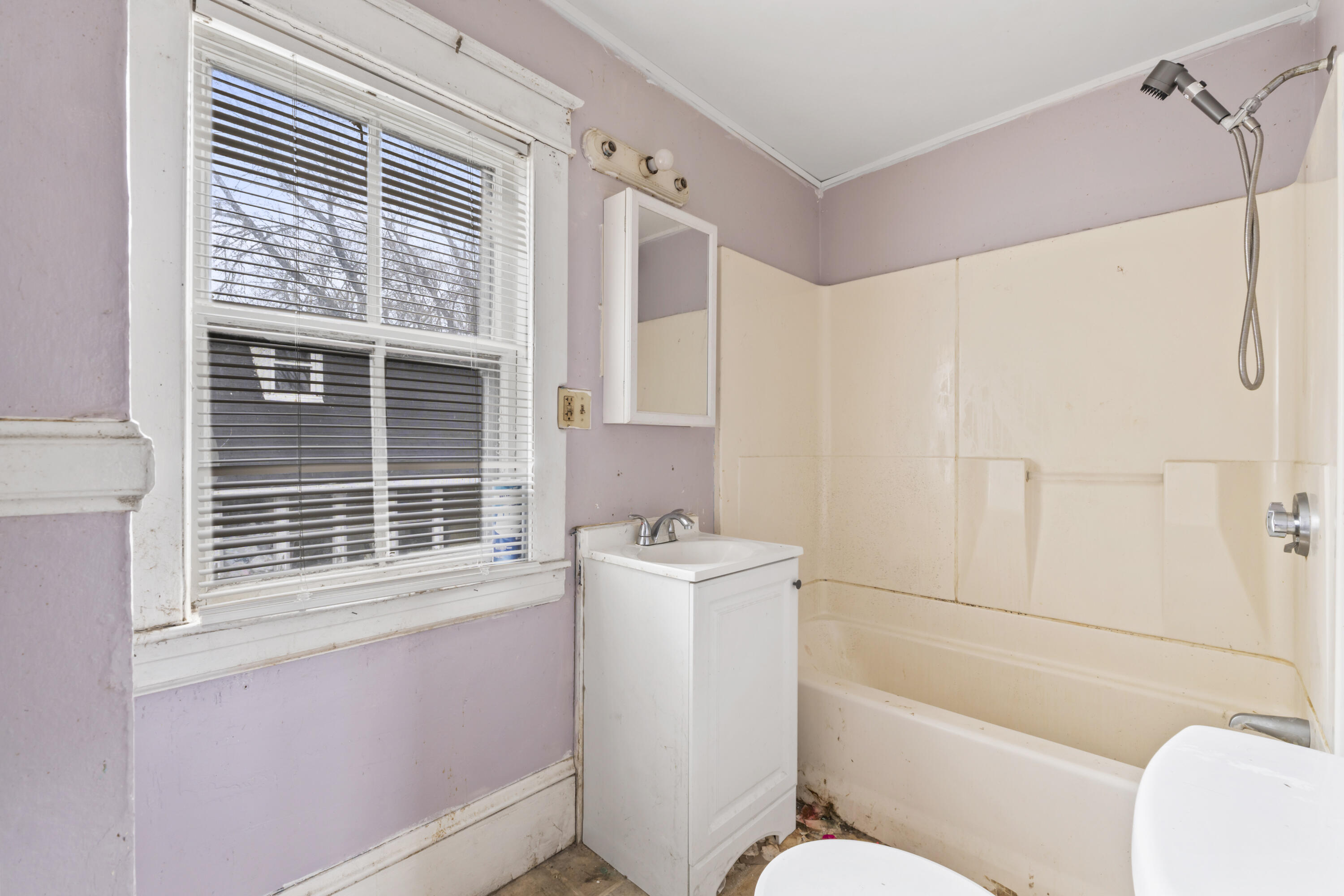 9 Jefferson Street Augusta, ME 04330 - Photo 29 of 42 Upstairs Unit