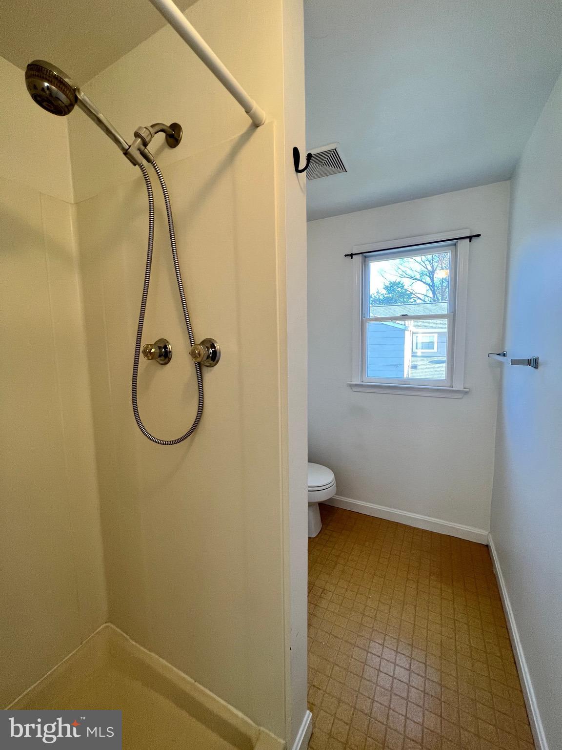 318 Whitestone Road Silver Spring, MD 20901 - Photo 2 of 23 a bathroom with a shower