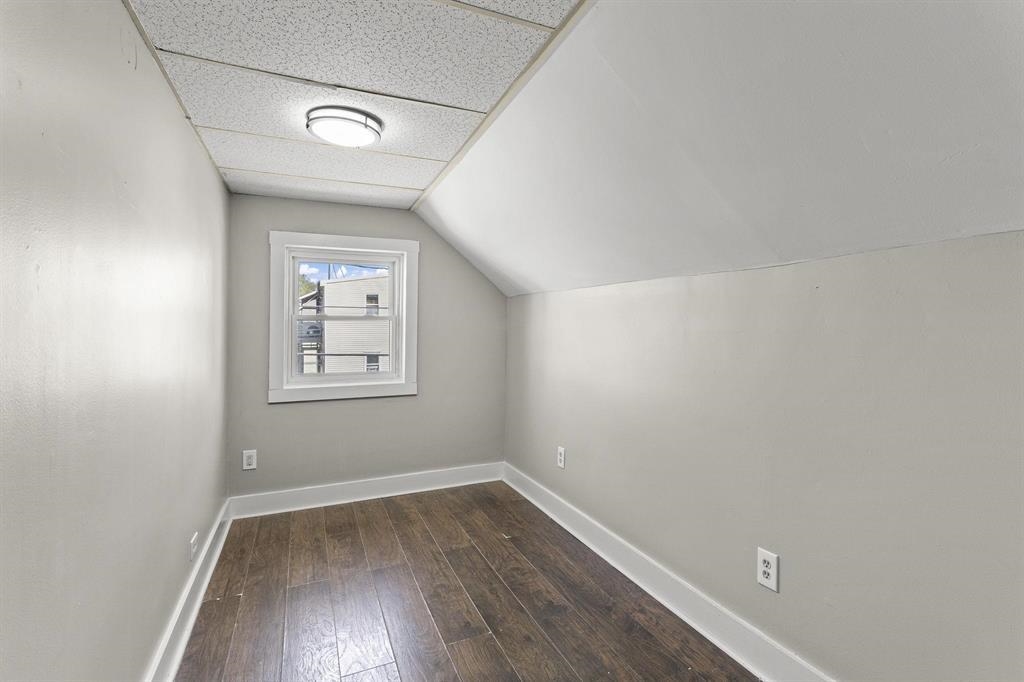 383 Manchester Street Manchester, NH 03103 - Photo 18 of 31