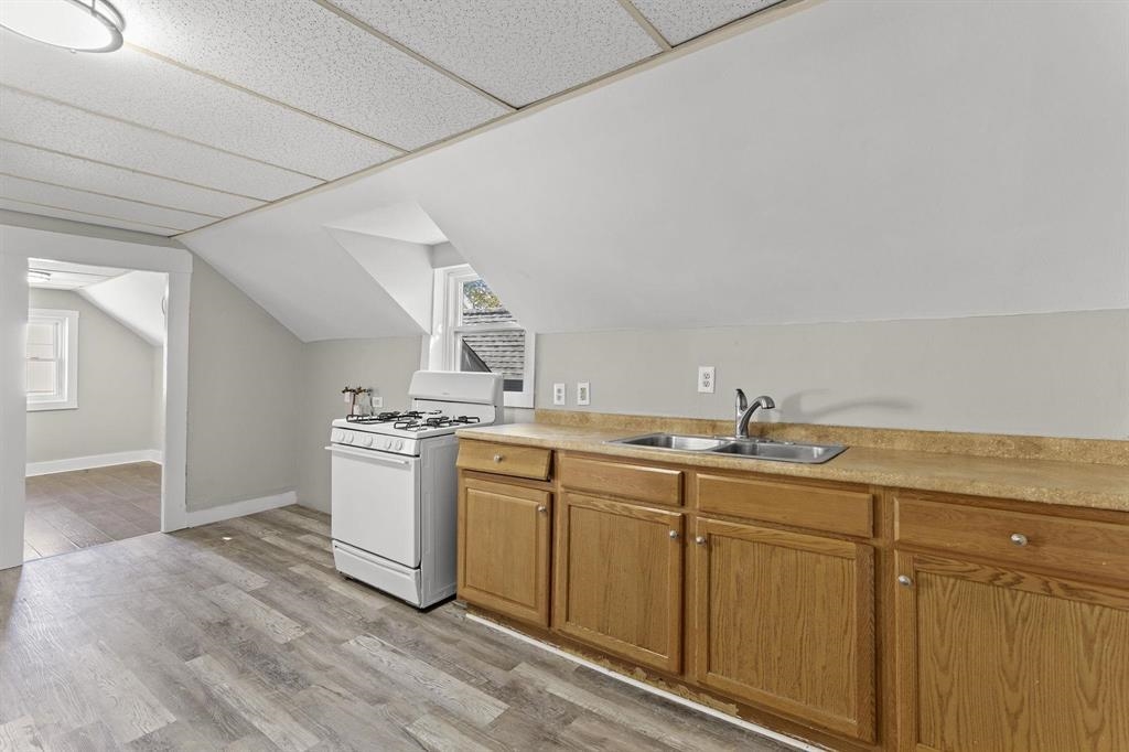 383 Manchester Street Manchester, NH 03103 - Photo 10 of 31