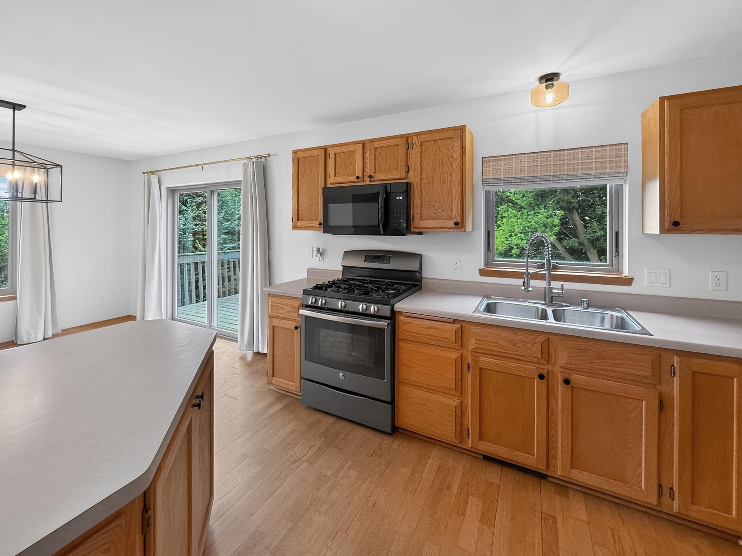 932 Vista Ridge Drive Mount Horeb, WI 53572 - Photo 13 of 35