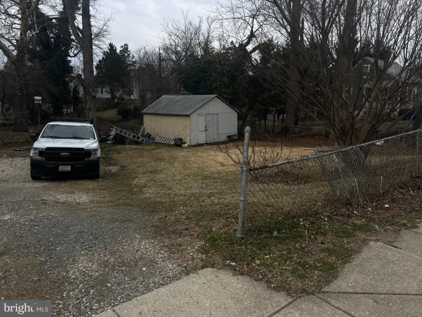a view of house with backyard
