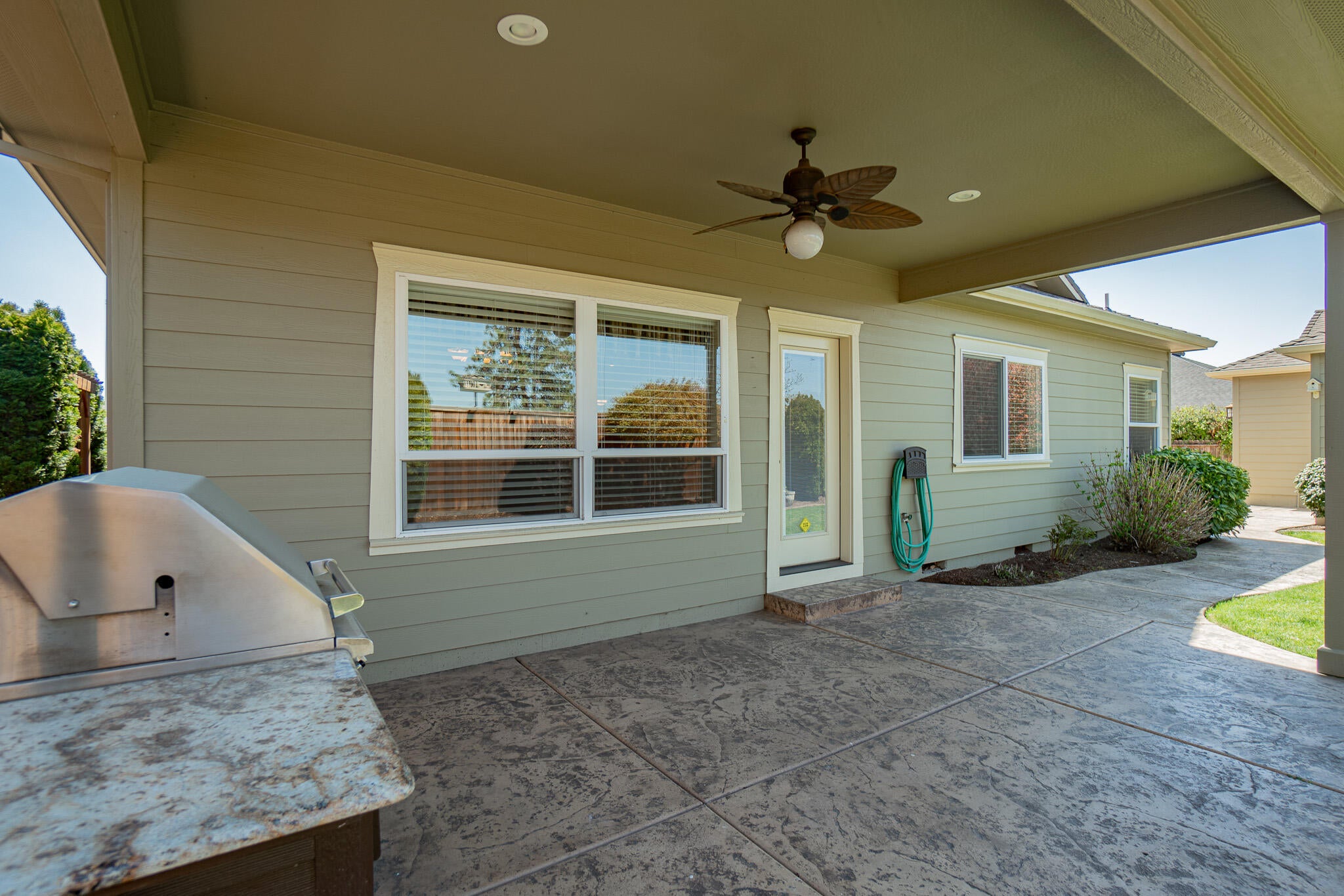 2329 Rabun Way Central Point, OR 97502 - Photo 39 of 40 DSC04518-HDR