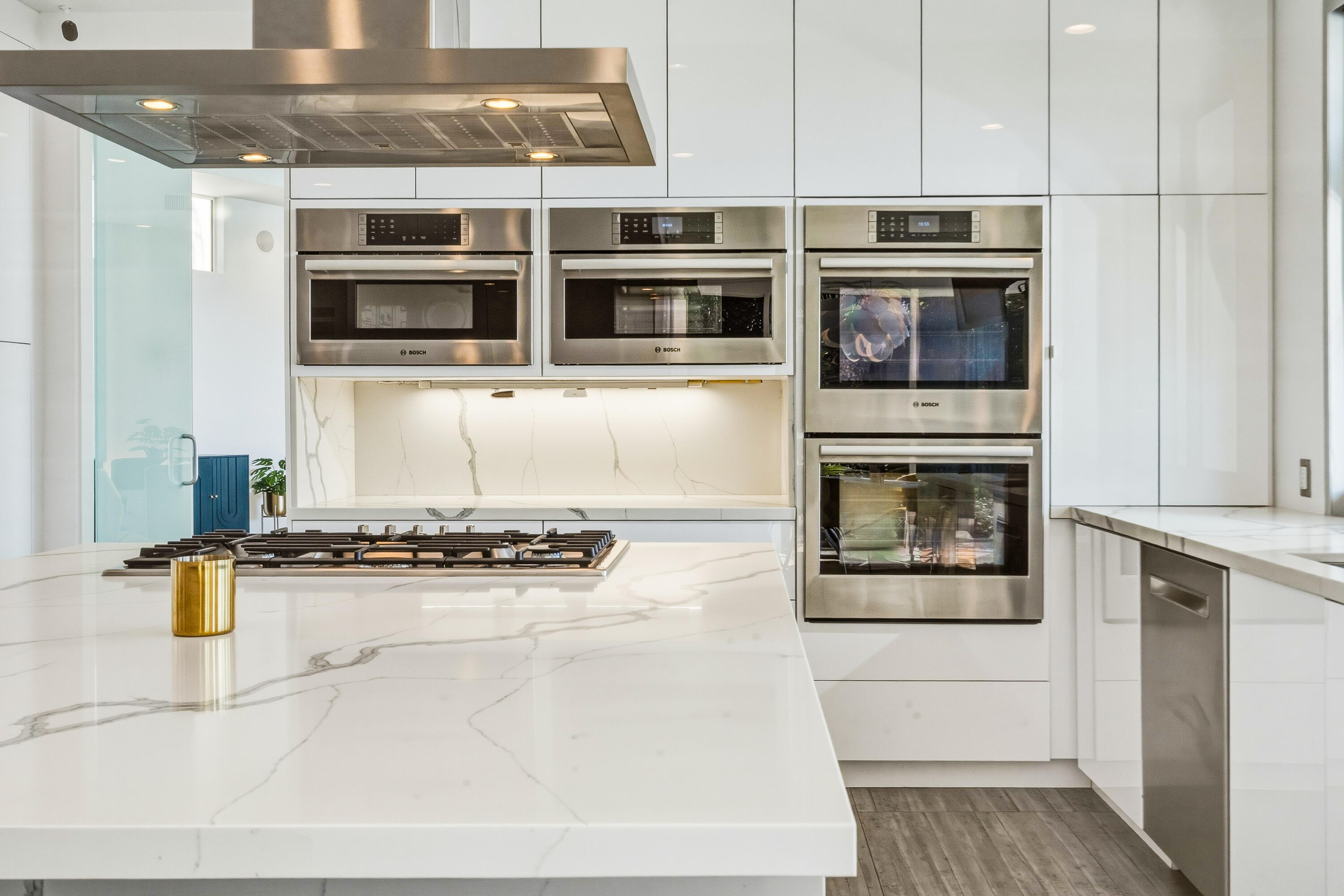 70288 Pecos Road Rancho Mirage, CA 92270 - Photo 20 of 69 a kitchen with stainless steel appliances granite countertop a stove and a microwave