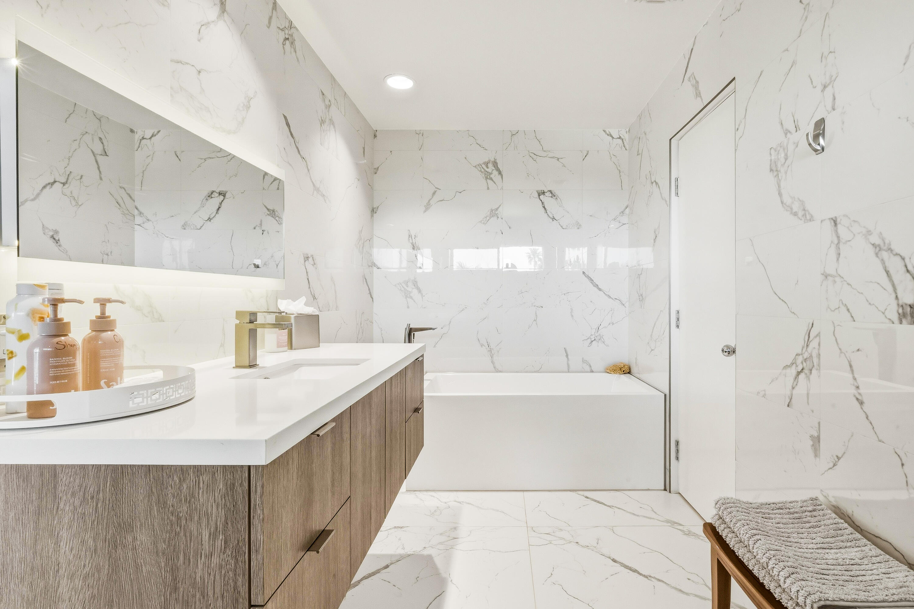 70288 Pecos Road Rancho Mirage, CA 92270 - Photo 35 of 69 a bathroom with a tub sink and mirror