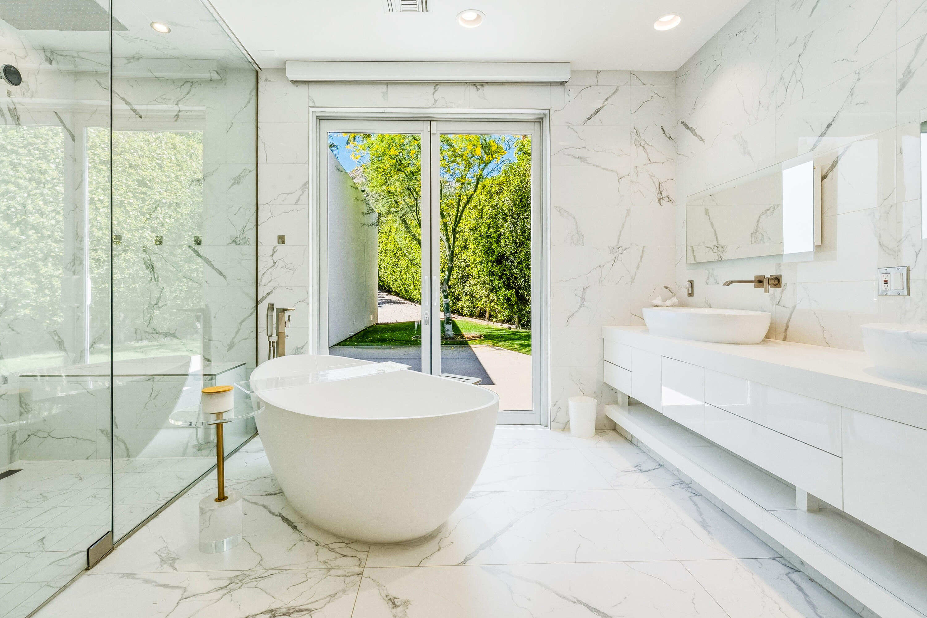 70288 Pecos Road Rancho Mirage, CA 92270 - Photo 45 of 69 a spacious bathroom with a bathtub and shower
