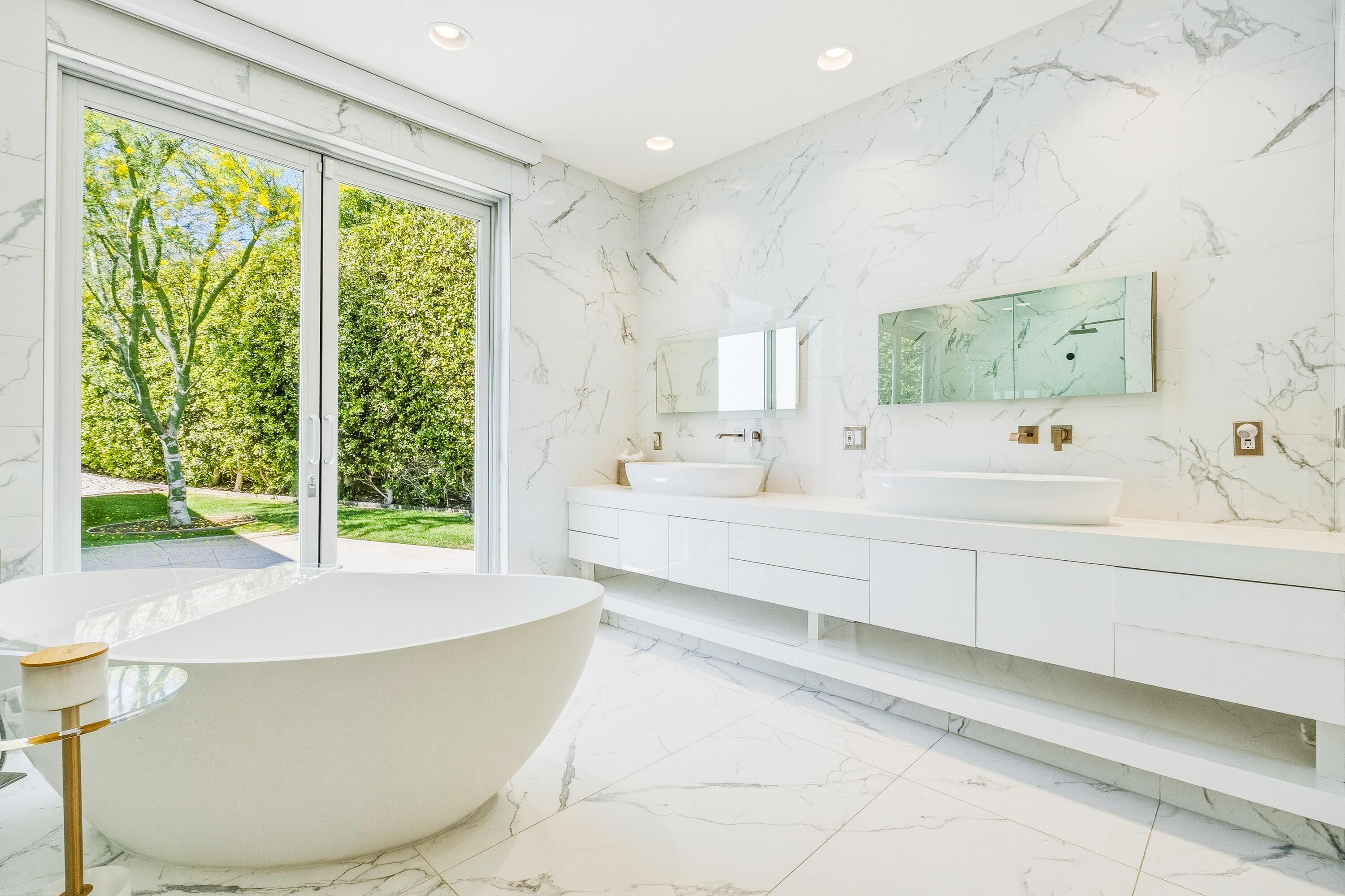 70288 Pecos Road Rancho Mirage, CA 92270 - Photo 46 of 69 a bathroom with a bathtub and sink