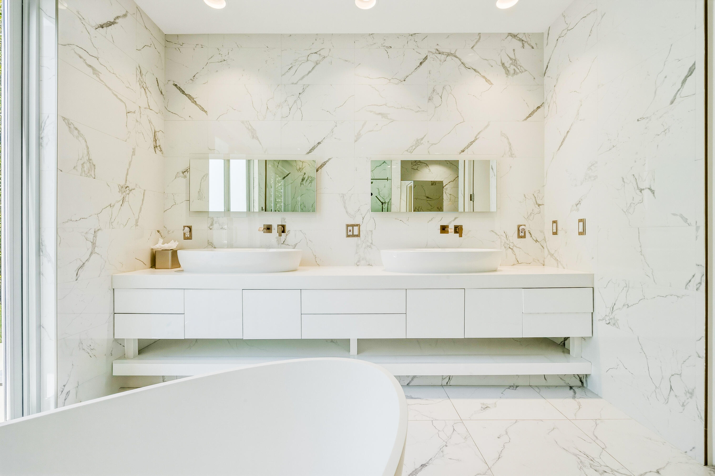 70288 Pecos Road Rancho Mirage, CA 92270 - Photo 47 of 69 a bathroom with a double vanity sink mirror and bathtub