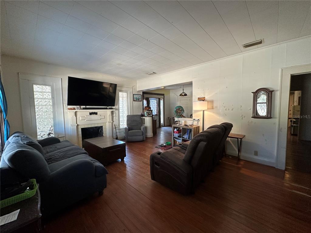 513 West Main Street Wauchula, FL 33873 - Photo 20 of 43 a living room with furniture a flat screen tv and a fireplace