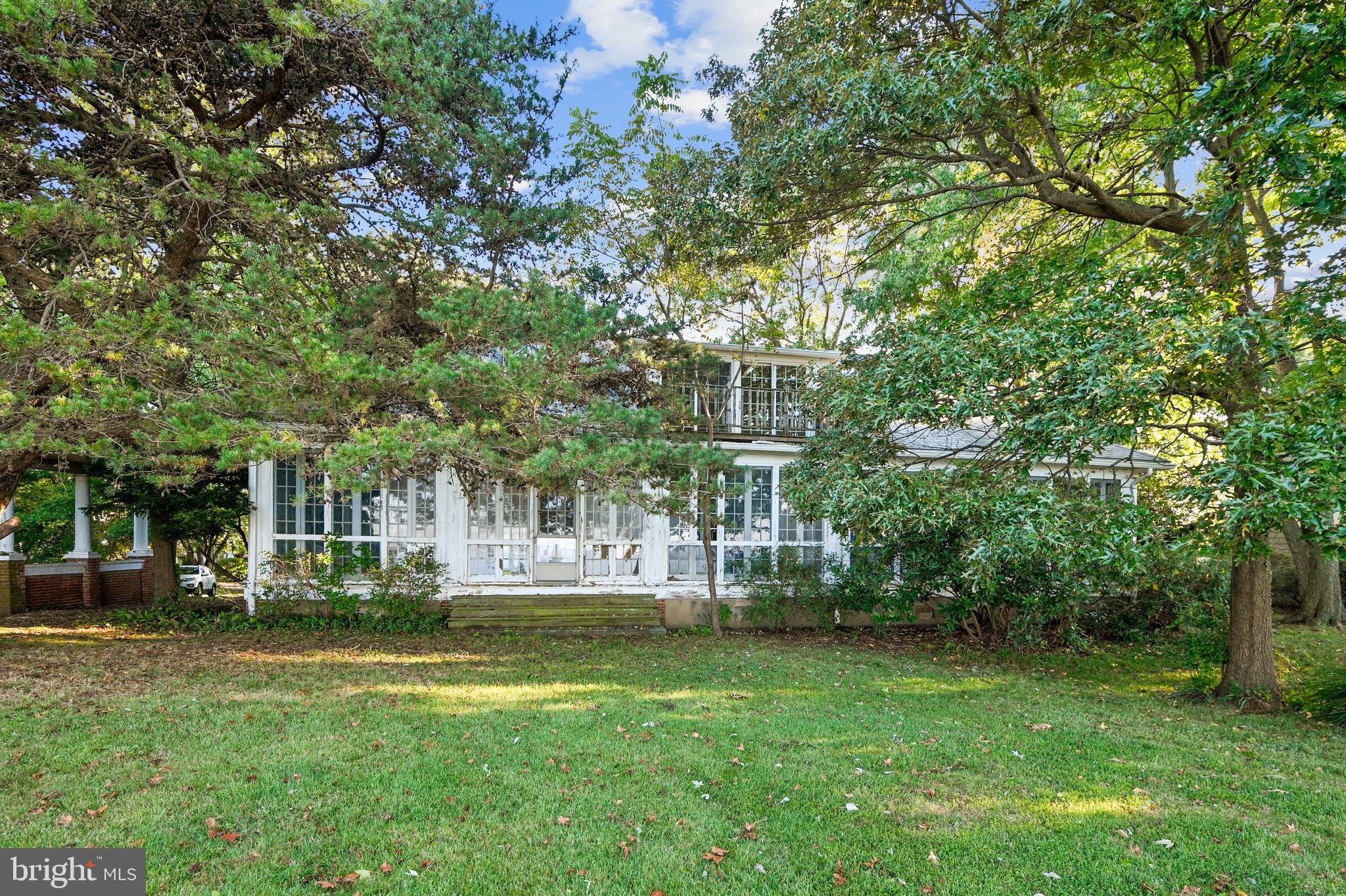 3736 Thomas Point Road Annapolis, MD 21403 - Photo 11 of 49 Front lawn view of existing home
