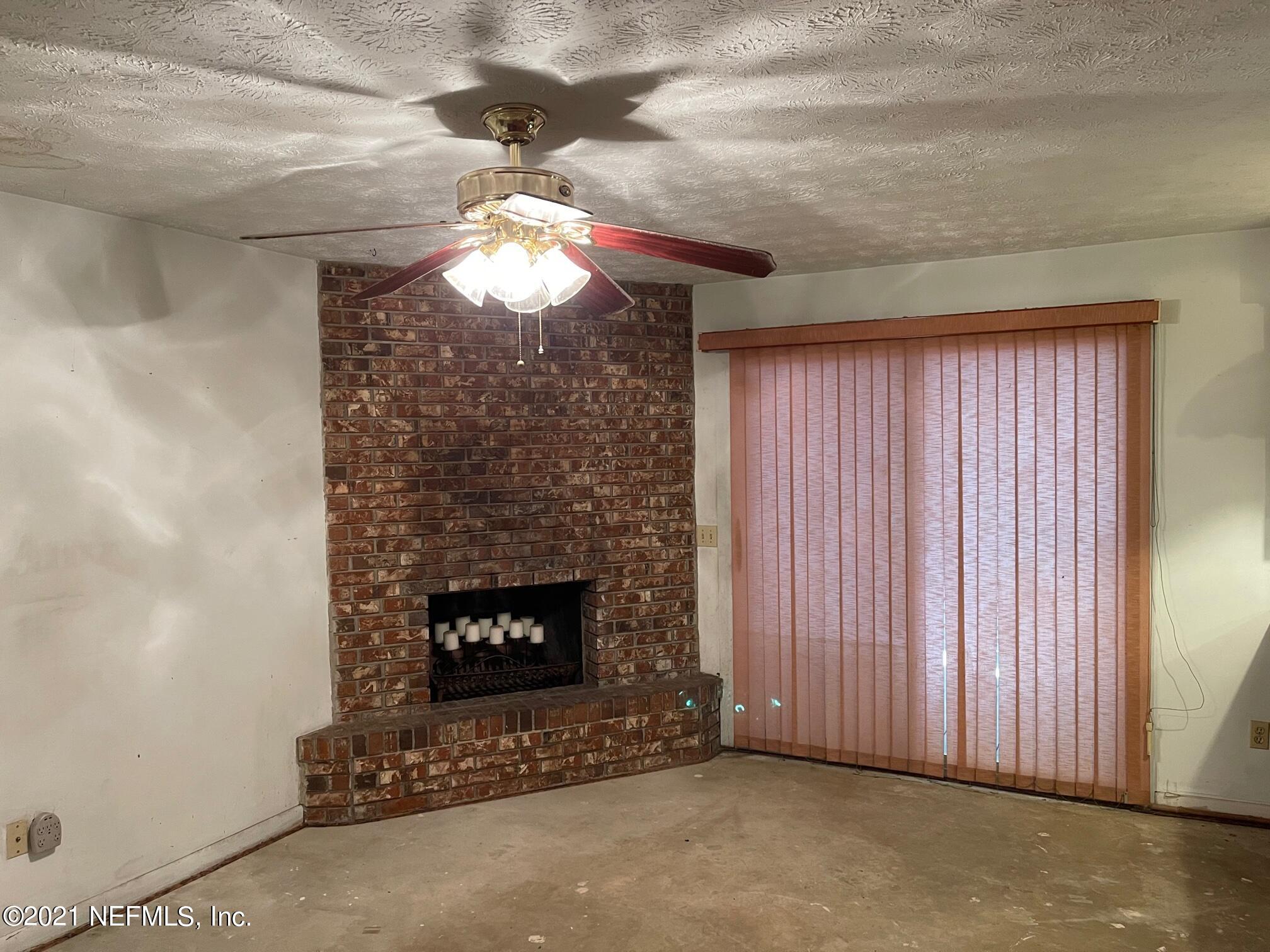 335 Wesley Road Green Cove Springs, FL 32043 - Photo 11 of 39 Living Room and fireplace