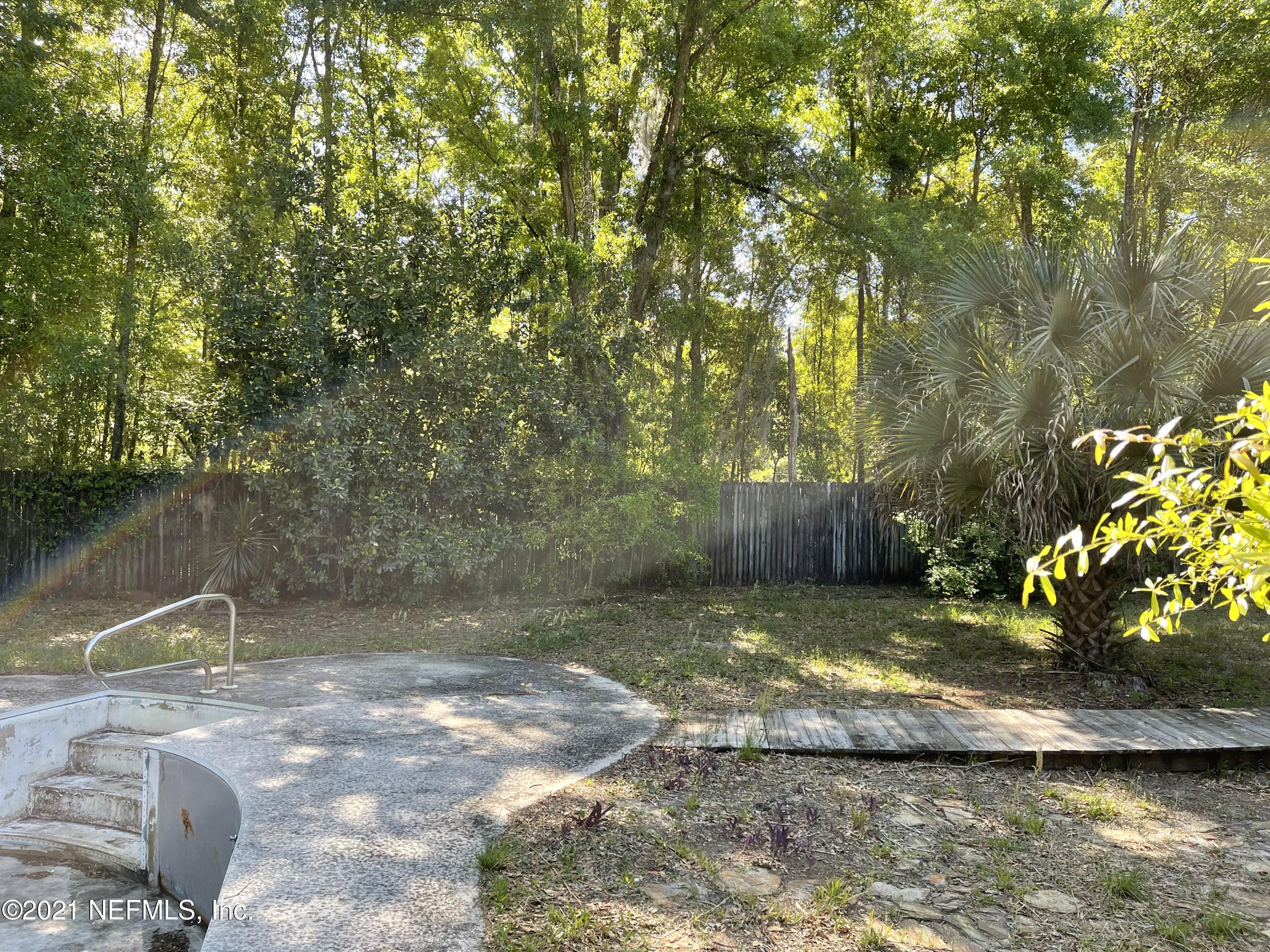 335 Wesley Road Green Cove Springs, FL 32043 - Photo 26 of 39 Back pathway