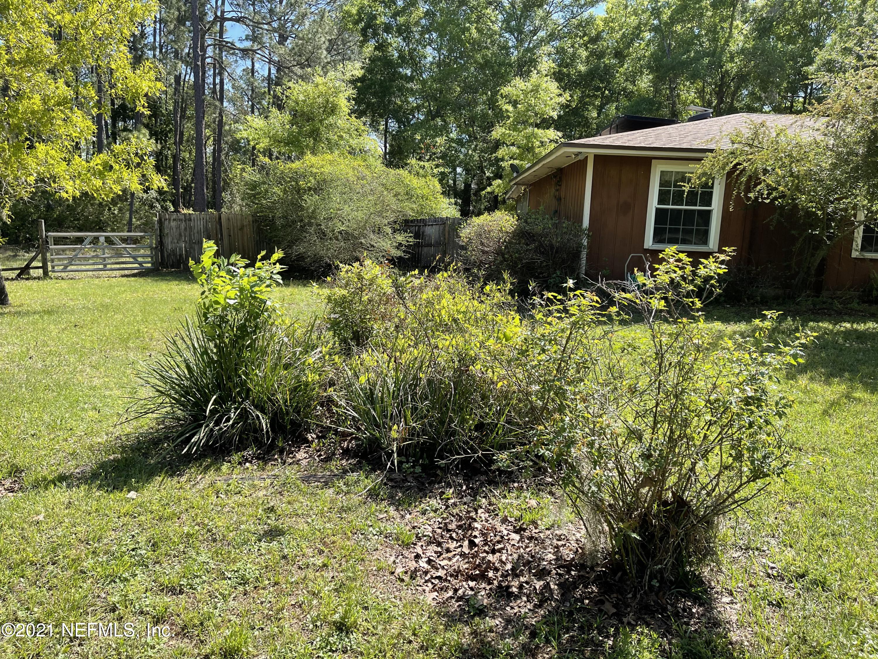 335 Wesley Road Green Cove Springs, FL 32043 - Photo 33 of 39 close up corner shot