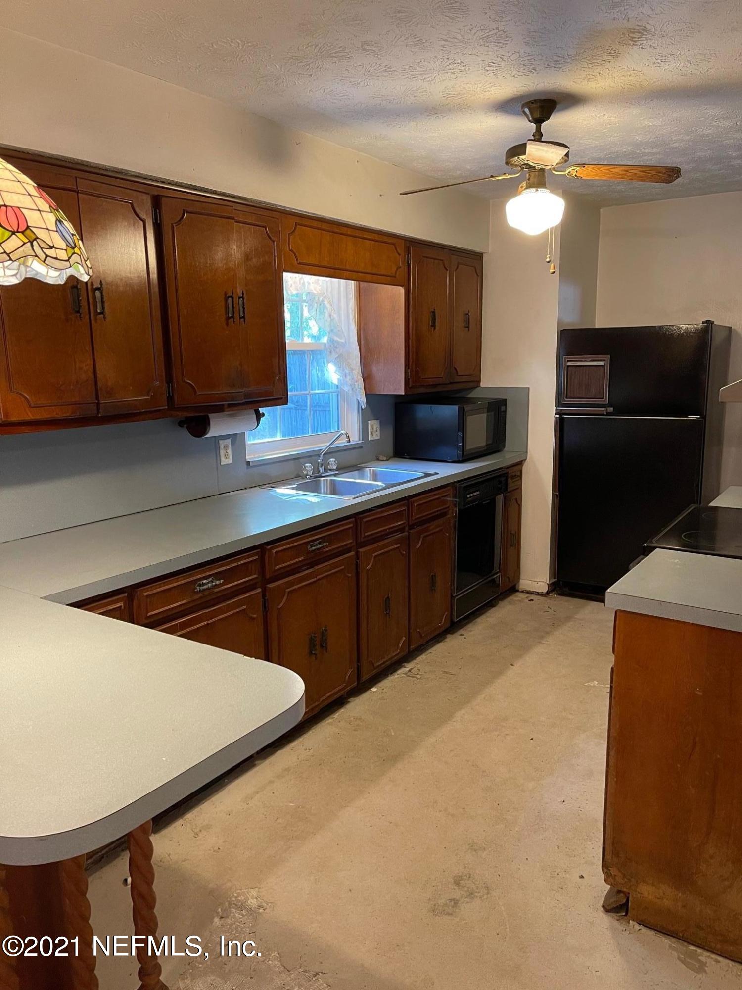 335 Wesley Road Green Cove Springs, FL 32043 - Photo 6 of 39 Kitchen