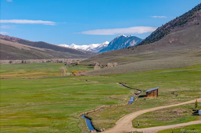 a view of a tennis court