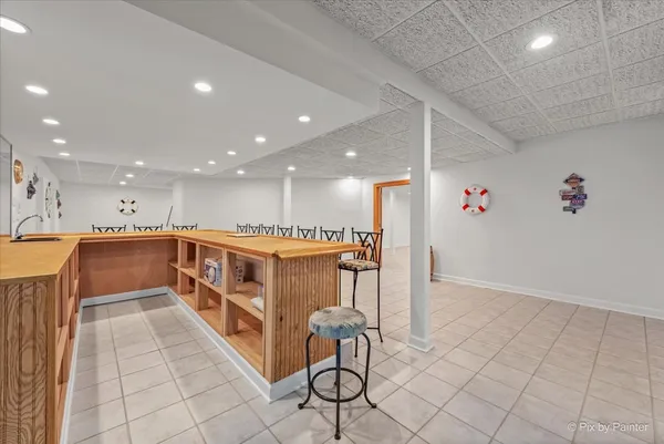 $989,000 | 402 Meadow Ridge Lane, Prospect Heights, IL 60070