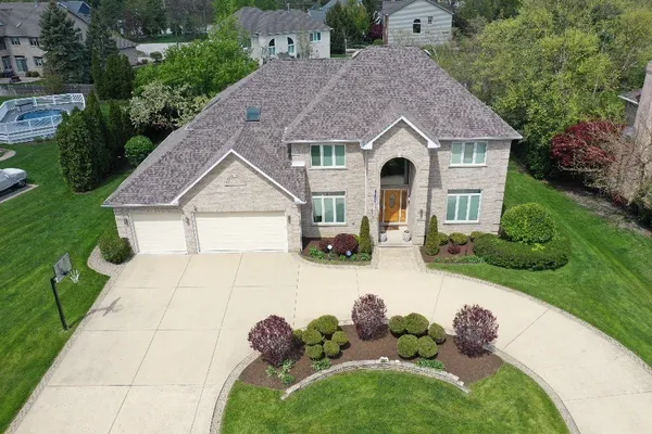 $989,000 | 402 Meadow Ridge Lane, Prospect Heights, IL 60070