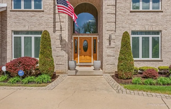$989,000 | 402 Meadow Ridge Lane, Prospect Heights, IL 60070