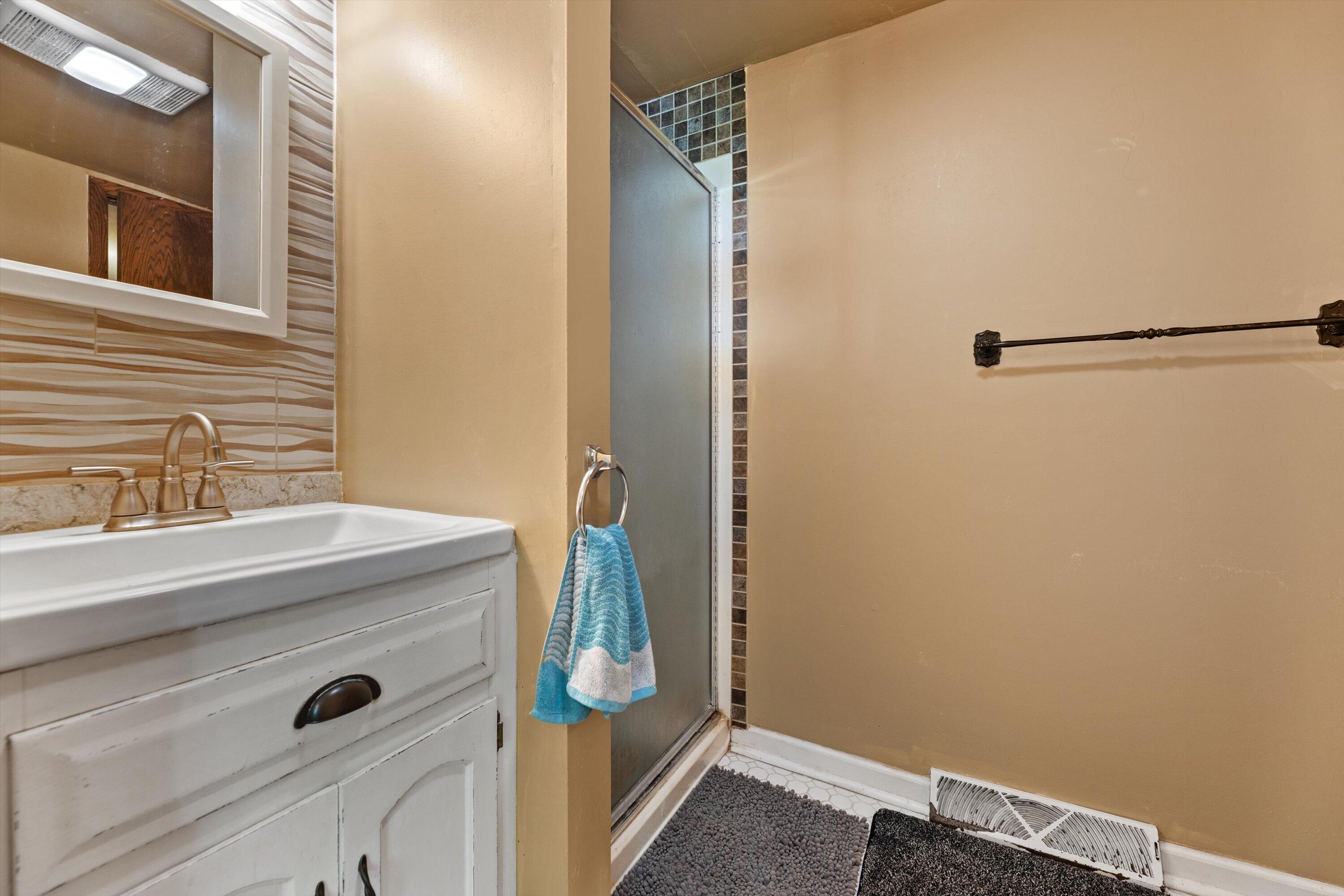 N132W18286 Rockfield Road Germantown, WI 53076 - Photo 14 of 56 Lower Unit Full BA