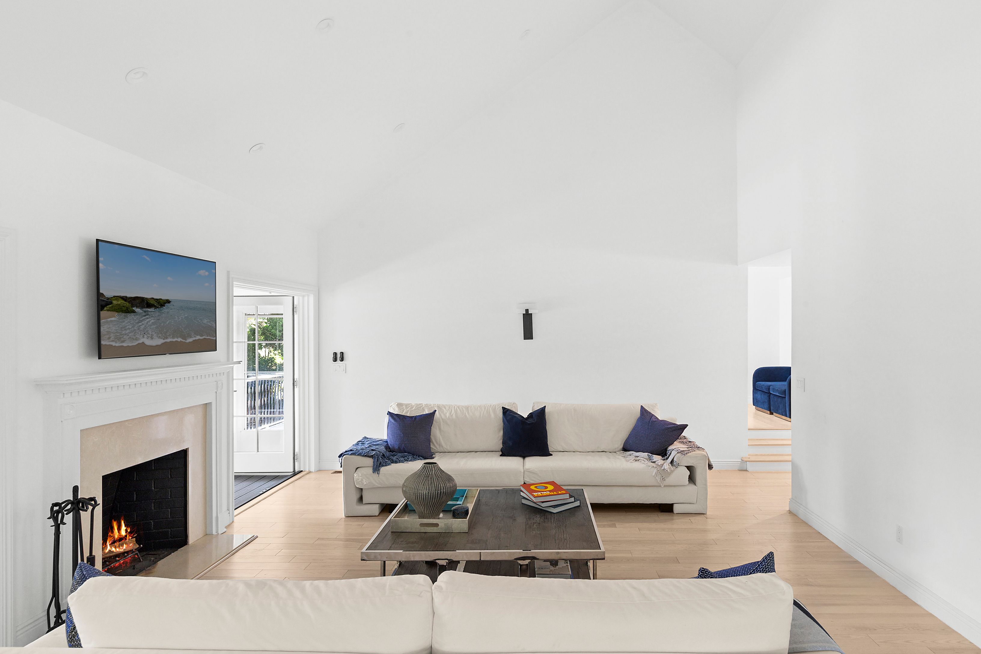 141 Middle Pond Road Southampton, NY 11968 - Photo 11 of 37