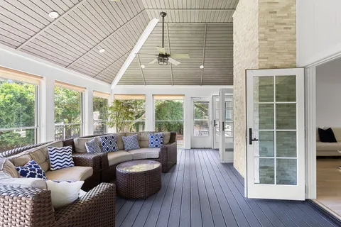 $3,895,000 | 141 Middle Pond Road, Southampton, NY 11968