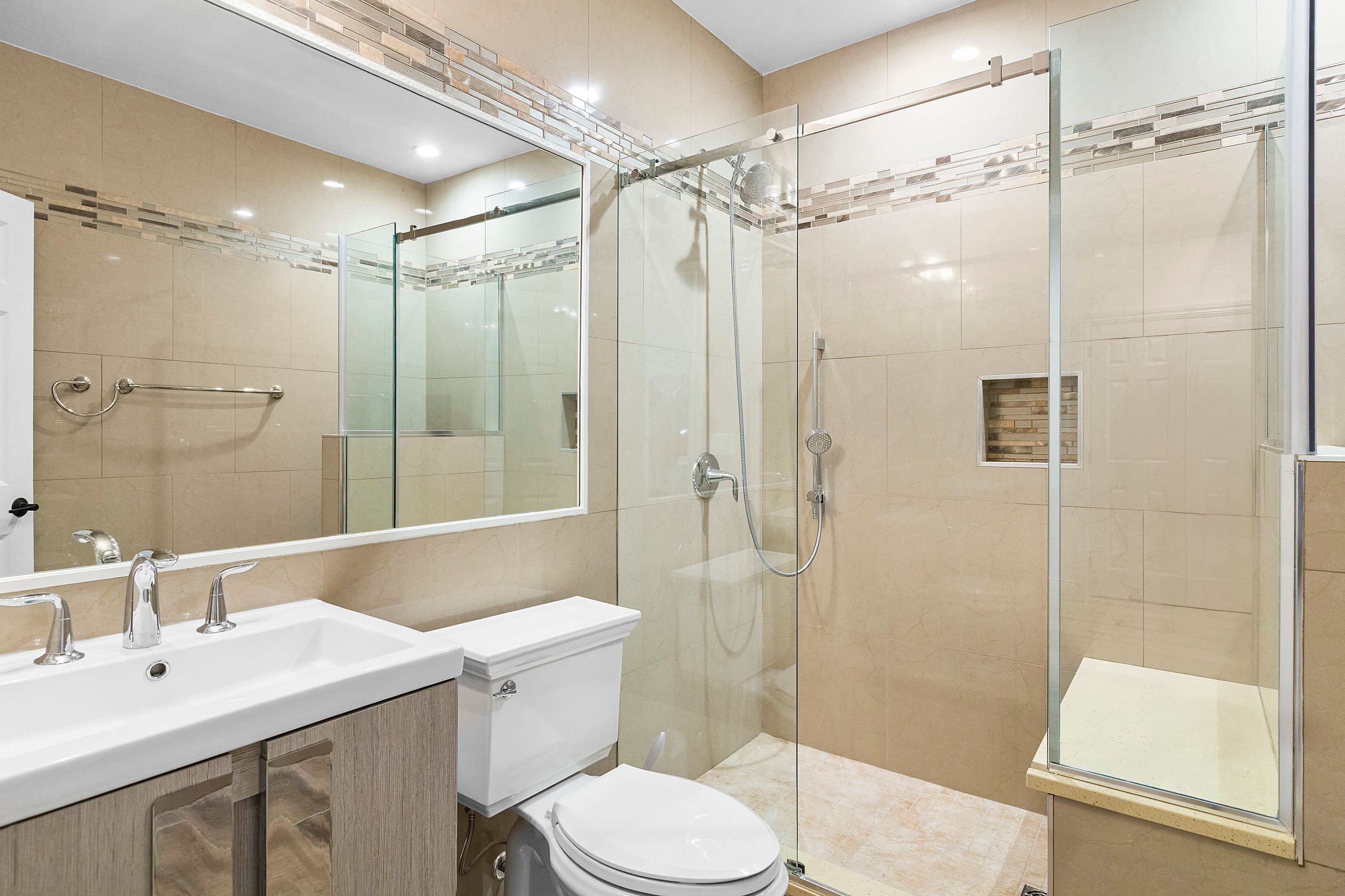 141 Middle Pond Road Southampton, NY 11968 - Photo 15 of 37