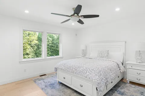 $3,895,000 | 141 Middle Pond Road, Southampton, NY 11968