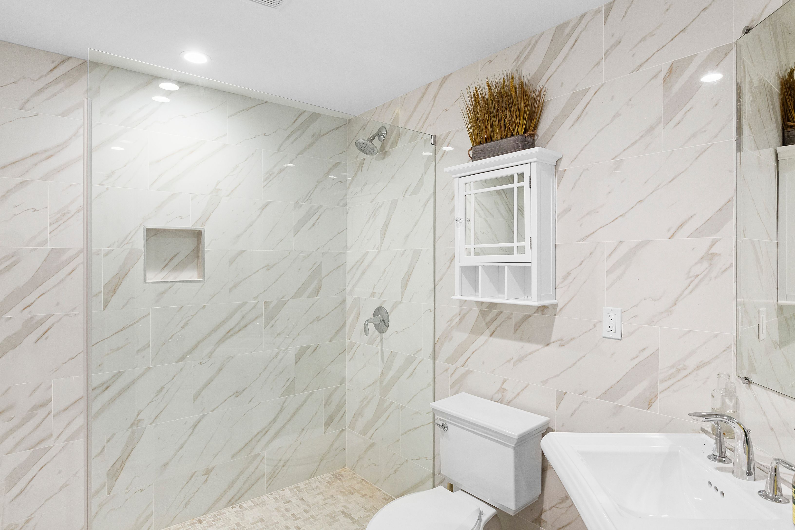 141 Middle Pond Road Southampton, NY 11968 - Photo 23 of 37