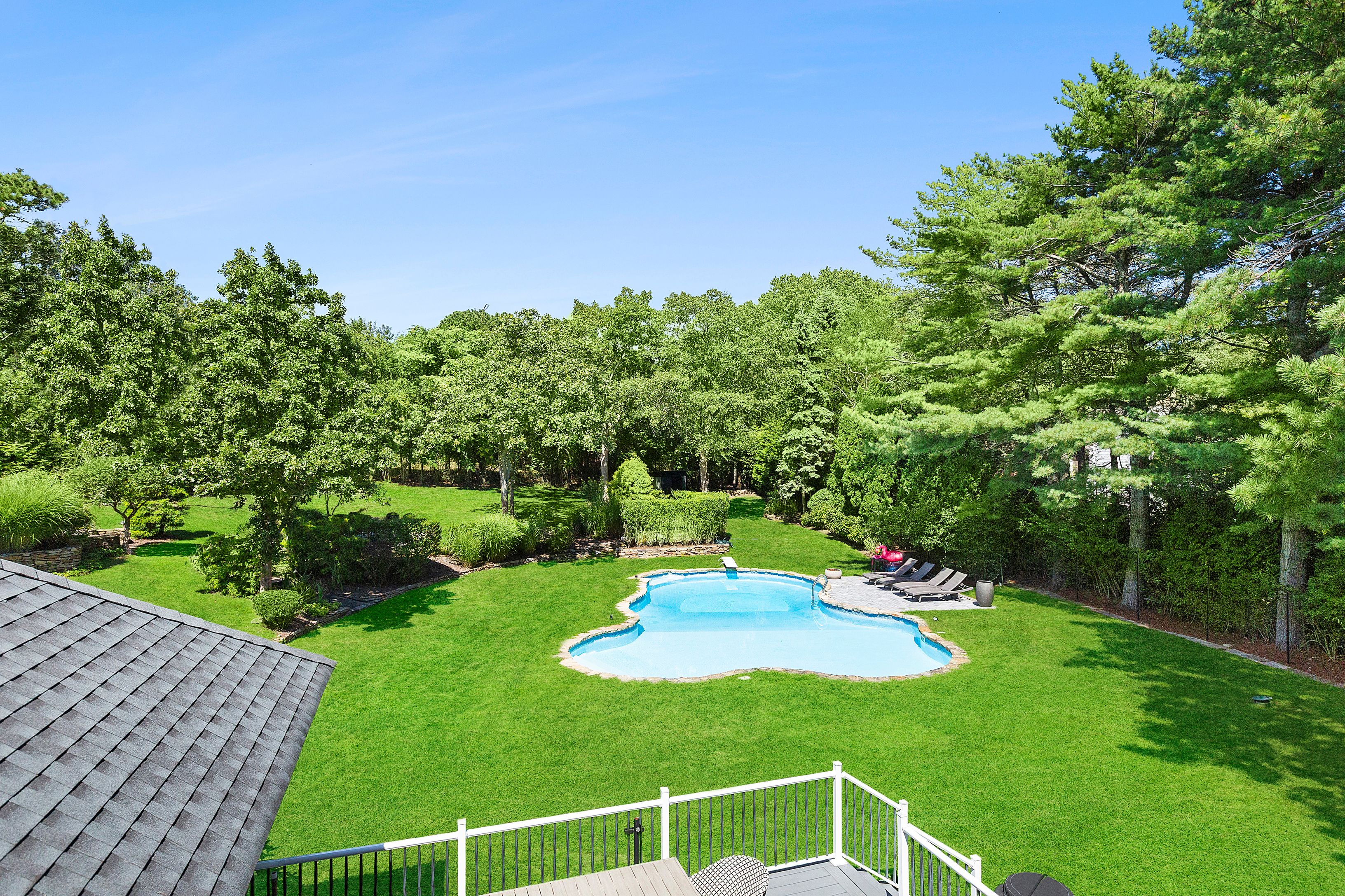 141 Middle Pond Road Southampton, NY 11968 - Photo 30 of 37