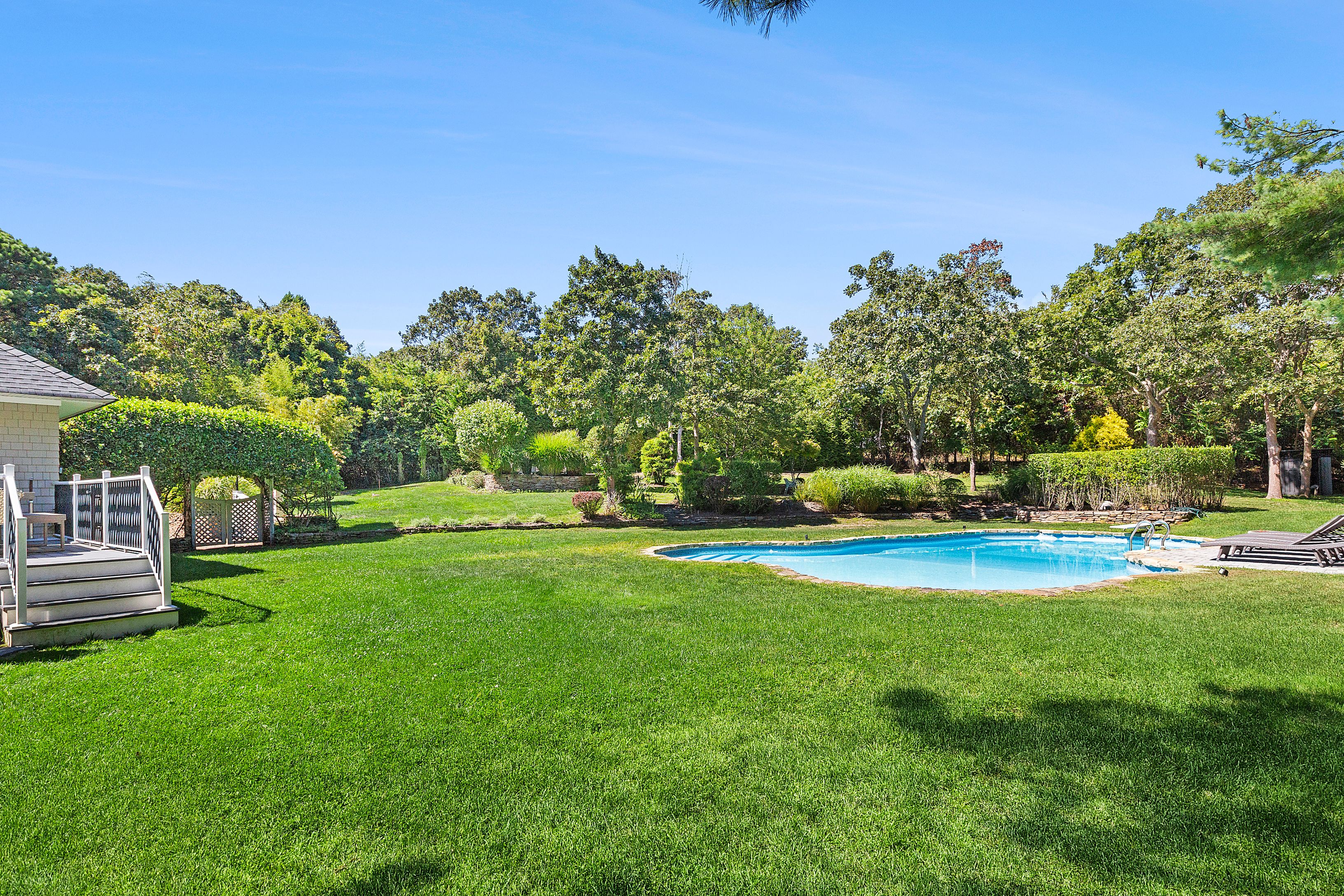 141 Middle Pond Road Southampton, NY 11968 - Photo 32 of 37