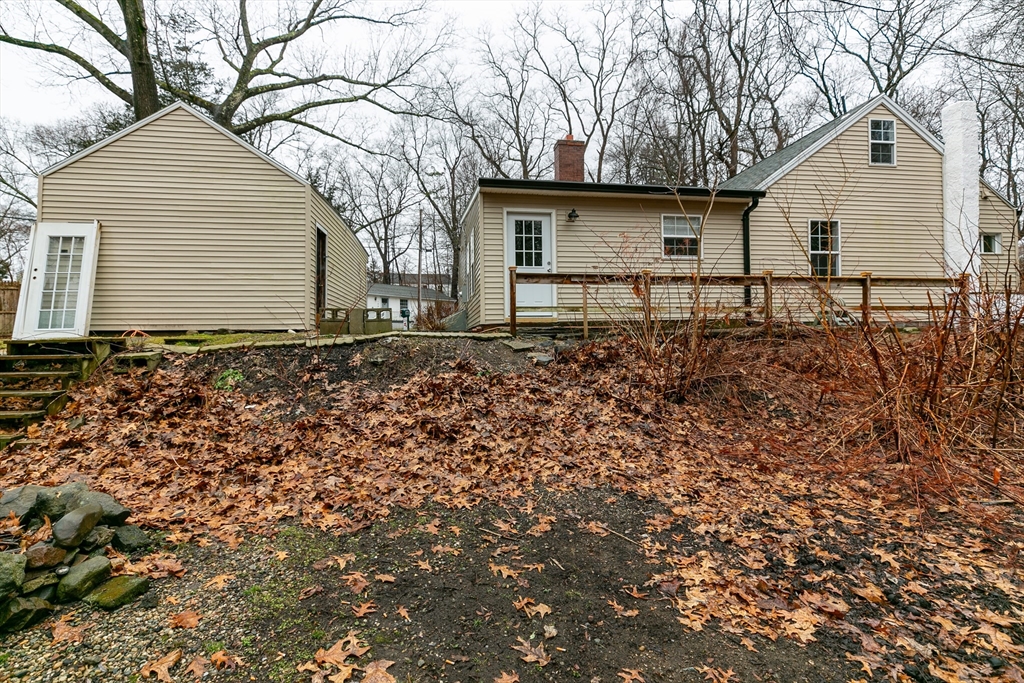 195 Riverton Road Springfield, MA 01109 - Photo 42 of 42 a front view of a house with garden