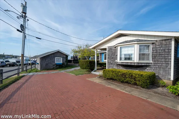 $2,600,000 | 23 Circuit Avenue Extension, Oak Bluffs, MA 02557