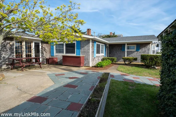 $2,600,000 | 23 Circuit Avenue Extension, Oak Bluffs, MA 02557