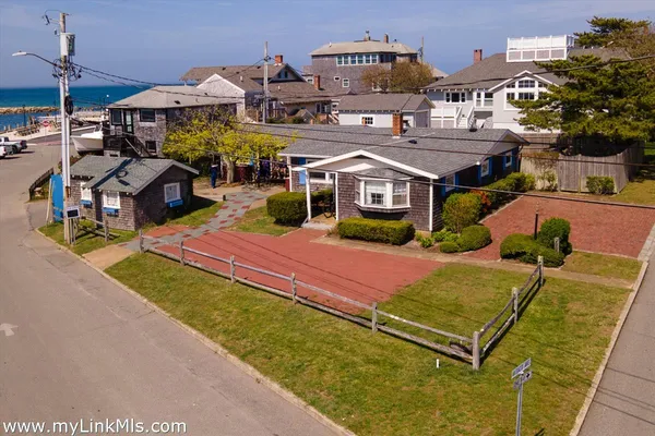 $2,600,000 | 23 Circuit Avenue Extension, Oak Bluffs, MA 02557