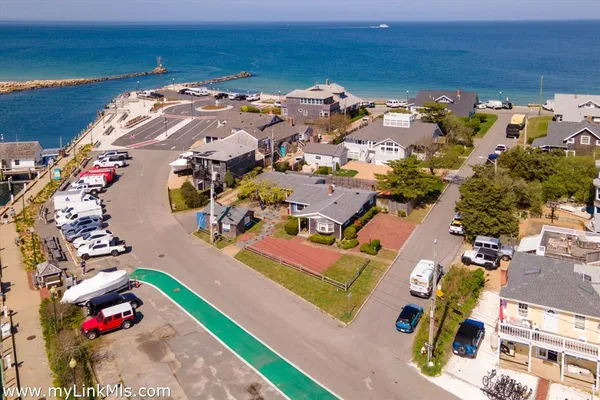 $2,600,000 | 23 Circuit Avenue Extension, Oak Bluffs, MA 02557