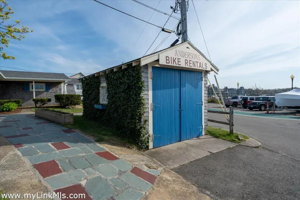 $2,600,000 | 23 Circuit Avenue Extension, Oak Bluffs, MA 02557