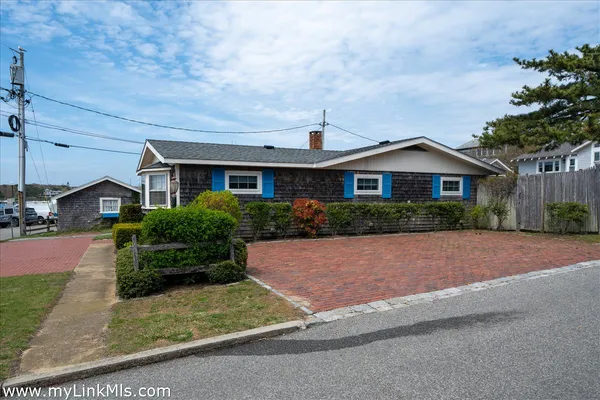 $2,600,000 | 23 Circuit Avenue Extension, Oak Bluffs, MA 02557