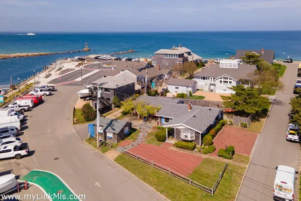 $2,600,000 | 23 Circuit Avenue Extension, Oak Bluffs, MA 02557